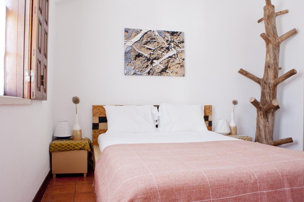 A Casa Da Arvore Bed & Breakfast วิลานอวา ดิ มิลฟงติส ห้อง รูปภาพ