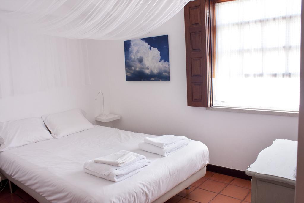 A Casa Da Arvore Bed & Breakfast วิลานอวา ดิ มิลฟงติส ห้อง รูปภาพ